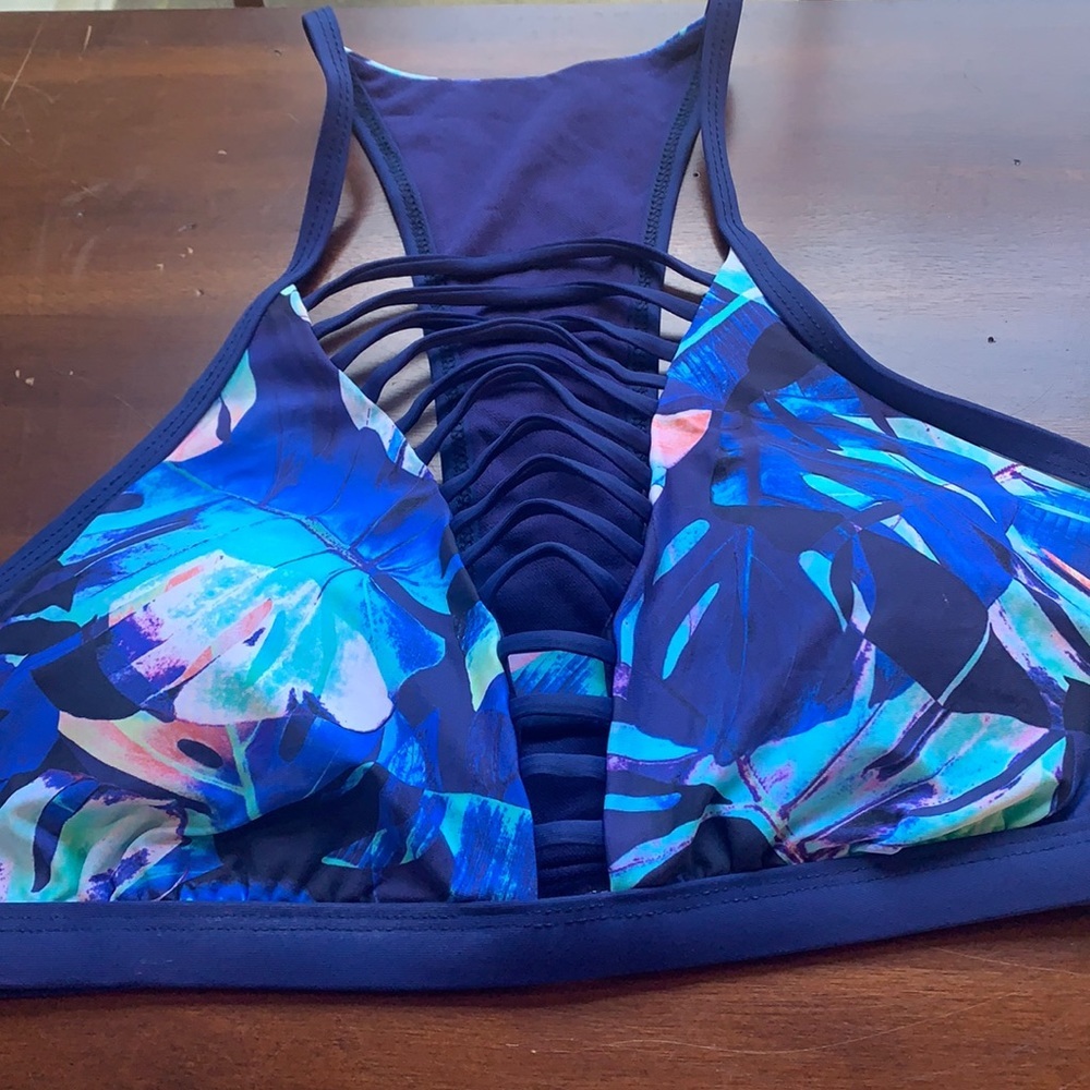 NWT $64 Next RSC Neck Sports Bra Size Large